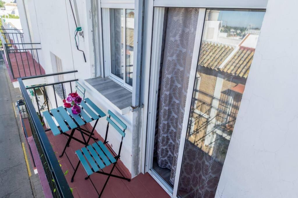 Pablo Neruda Tourist Home Кармона Екстериор снимка