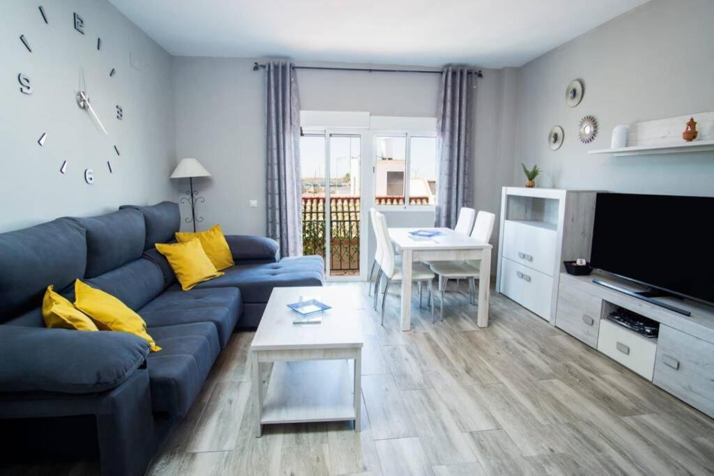 Pablo Neruda Tourist Home Кармона Екстериор снимка