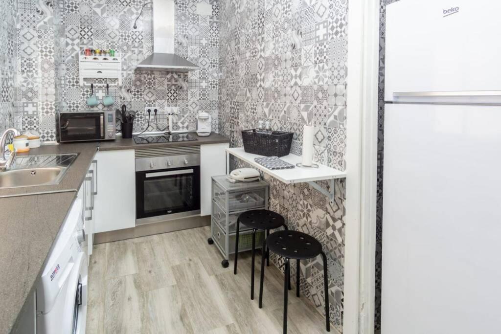 Pablo Neruda Tourist Home Кармона Екстериор снимка