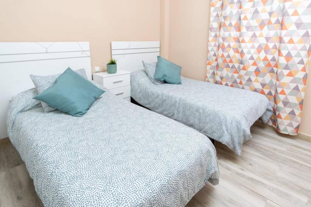 Pablo Neruda Tourist Home Кармона Екстериор снимка